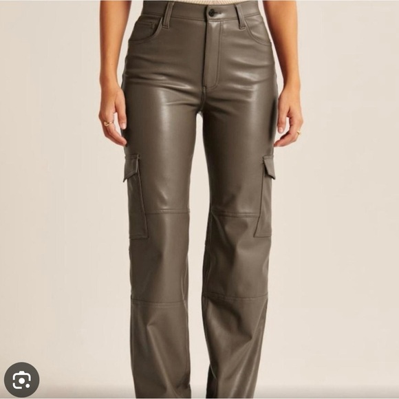 Abercrombie High Rise Wide leg cargo pants vegan leather - Picture 1 of 2
